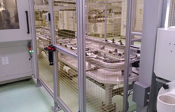 工業(yè)鋁型材的問(wèn)世，取代了鐵制品在設(shè)備行業(yè)。